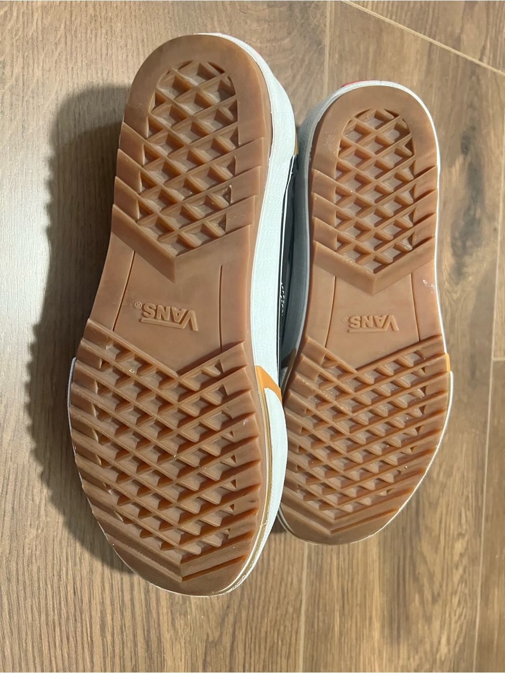 Vans Black and White Low-Top Sneakers with Tan Accent - Picture 4 of 4